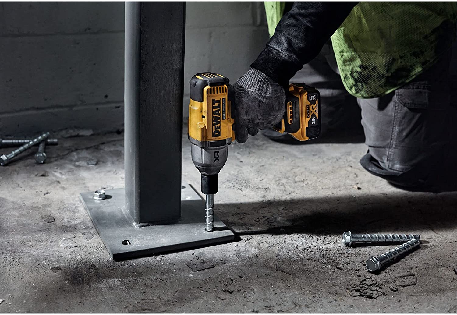 DEWALT 20V MAX XR 1/2" High Torque Impact Wrench with Hog Ring Anvil Kit (DCF900P1)