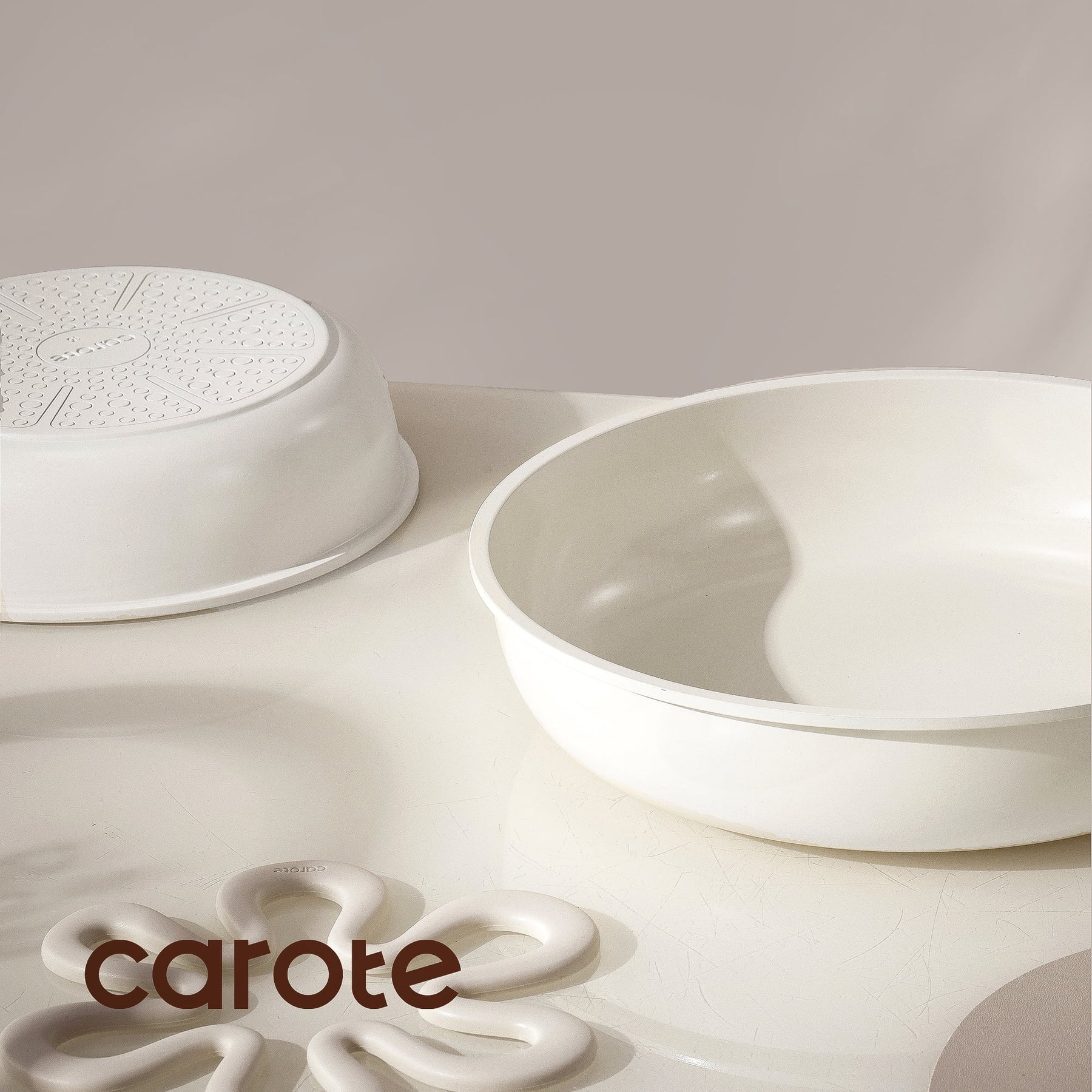Carote 18 Pcs Ceramic Nonstick Cookware Set, Pots and Pans Set with Detachable Handles, Oven/Dishwasher Safe, Stackable Kitchen Cooking Set, White